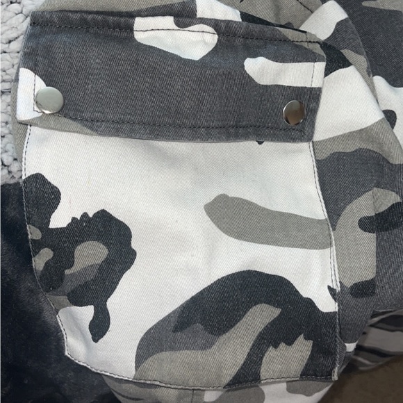 Misguided Camo Cargo Pants - Picture 4 of 4